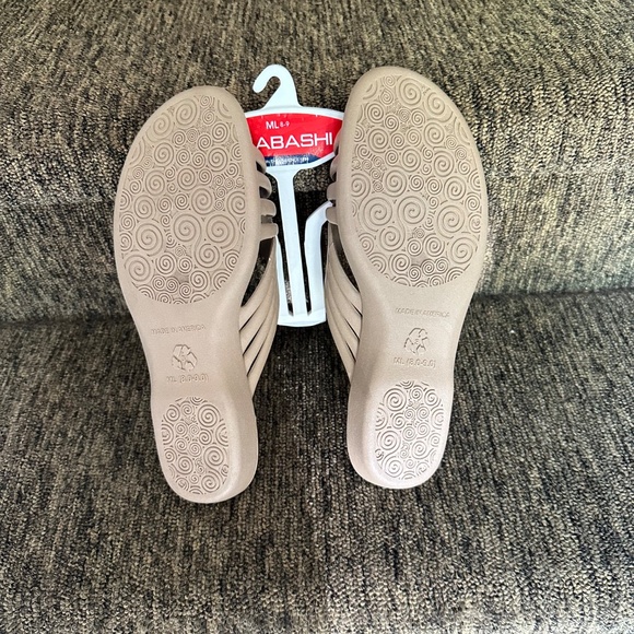 Okabashi Venice Women's Sandals Toffee color. Size ML (8-9) NWT - Picture 5 of 9